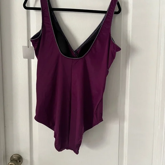 Miraclesuit One Piece - Picture 4 of 6